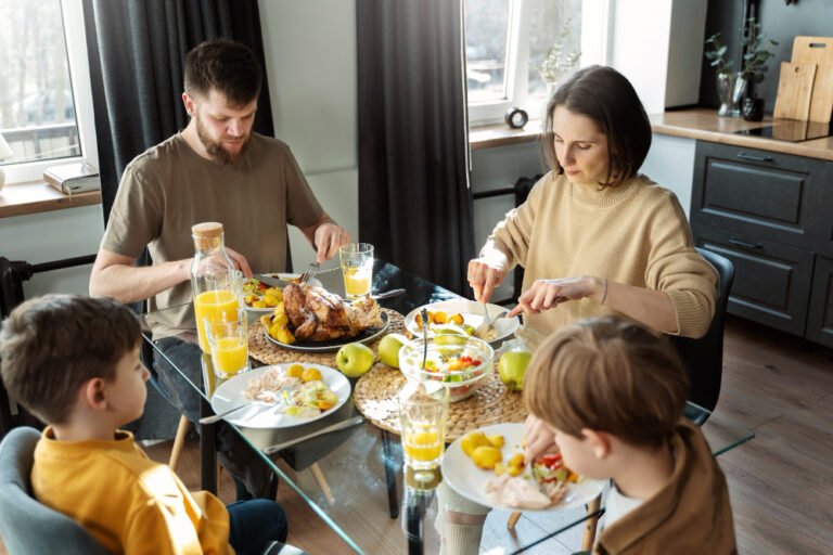 Leia mais sobre o artigo Como preparar refeições equilibradas para toda a família?